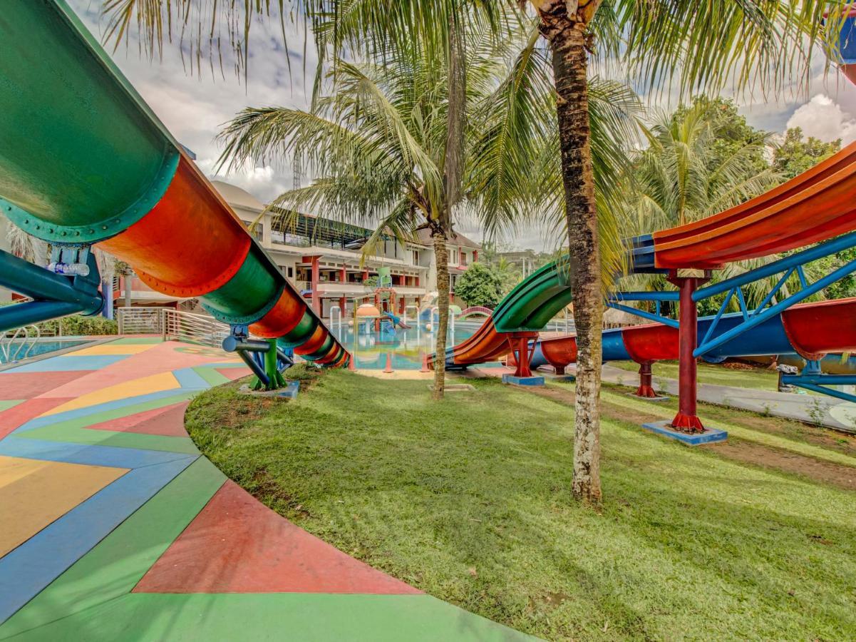 Oyo 89997 Hotel Bumi Kedaton Waterpark Бандар-Лампунг Екстер'єр фото