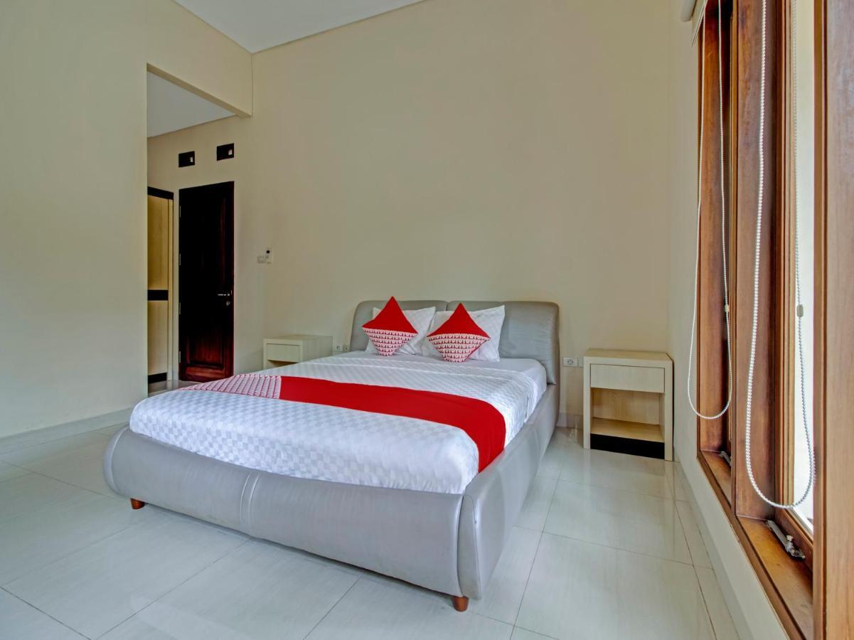 Oyo 89997 Hotel Bumi Kedaton Waterpark Бандар-Лампунг Екстер'єр фото